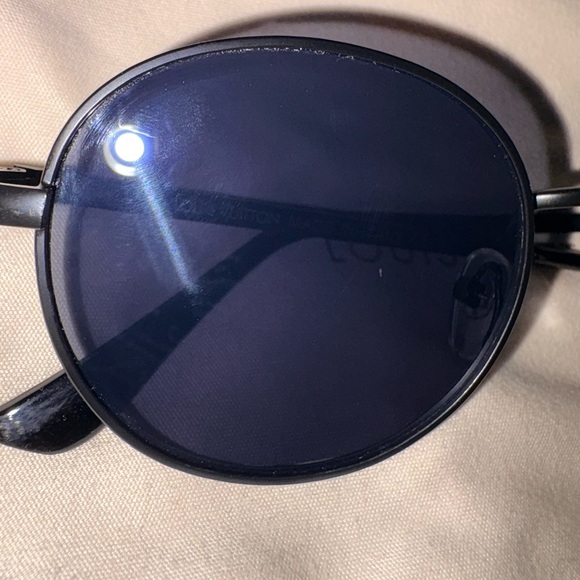 Louis Vuitton Black Round Sunglasses - Picture 13 of 15